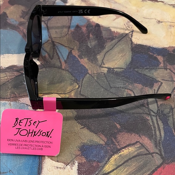 Sunglasses - Picture 4 of 4